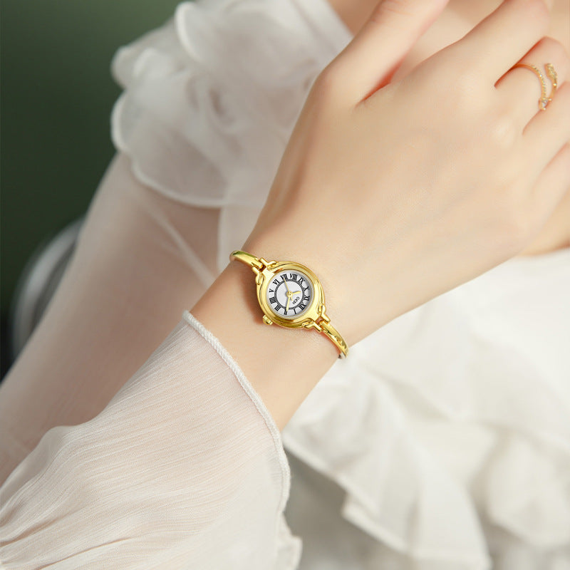 A bracelet watch small retro bracelet women's watch gold high value fine belt quartz watch