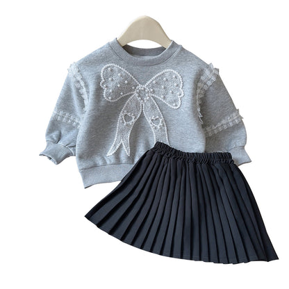 A girls skirt set two-piece set