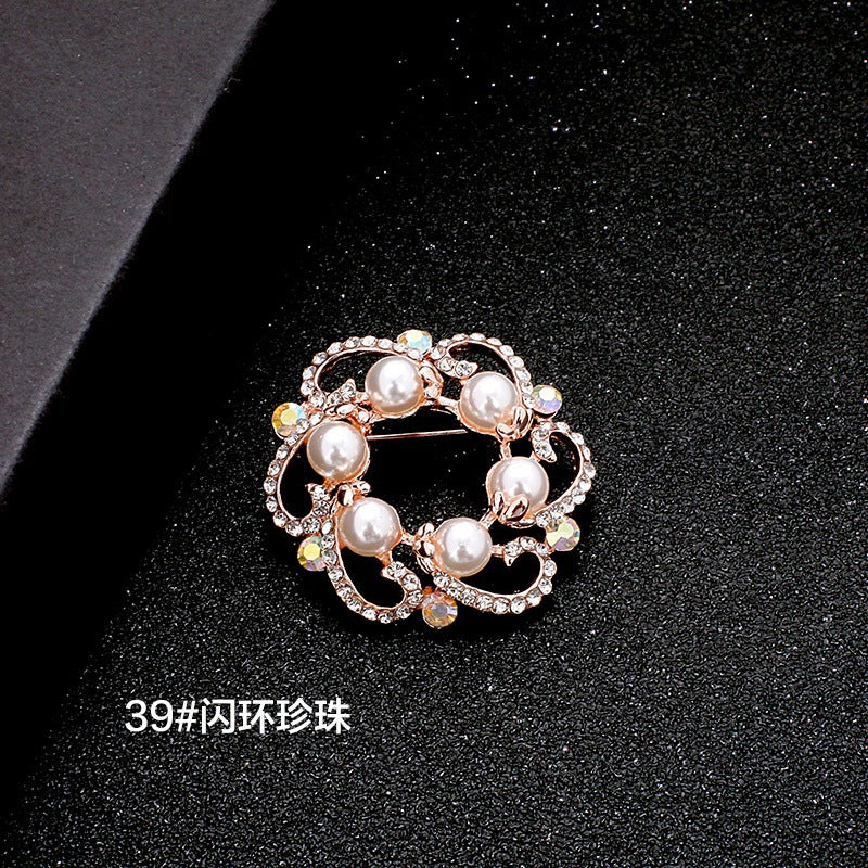 A Korean new fashion high-end brooch women's rhinestone silk scarf buckle anti-light buckle crystal brooch pin pearl jewelry