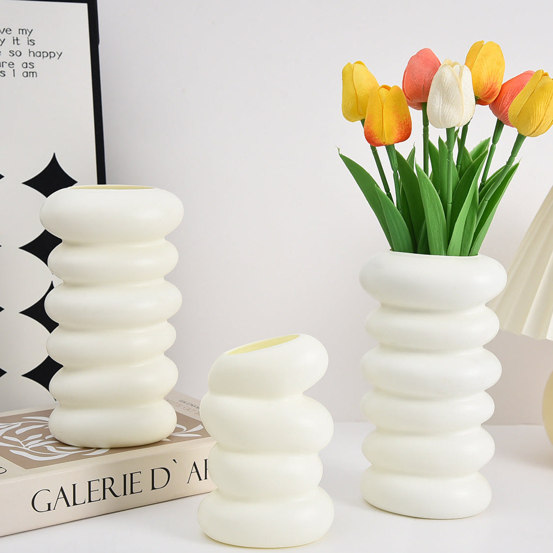 A plastic vase spiral Nordic simple imitation glazed porcelain creative wind flower arrangement ornament dry and wet flower vase simulation vase