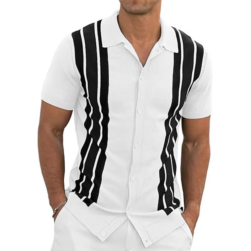 A color matching short-sleeved shirt