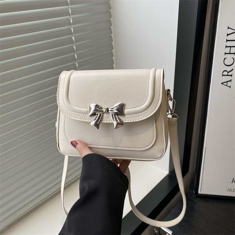 A new popular fashion messenger bag niche design aesthetic trend small square bag