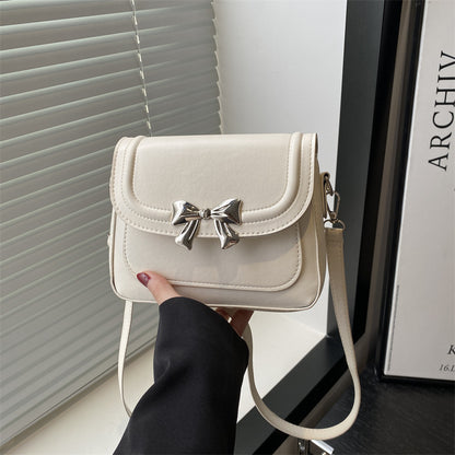 A new popular fashion messenger bag niche design aesthetic trend small square bag