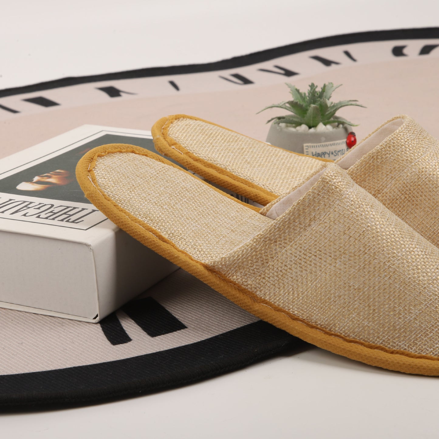 500 pieces of free sea shipping to Beirut 4 kinds of bed and breakfast hotel disposable slippers 6mm