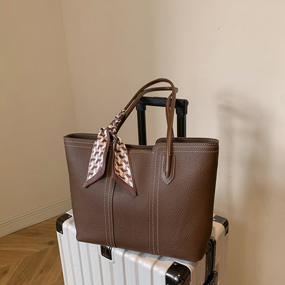 A shoulder bag handbag