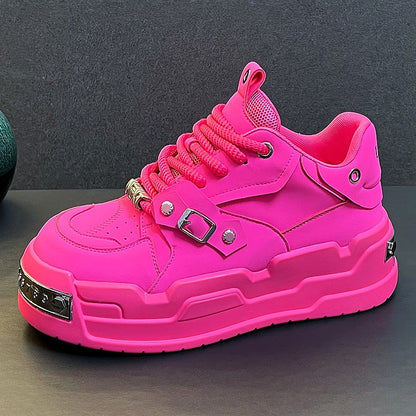 A thick-soled heightening casual shoes