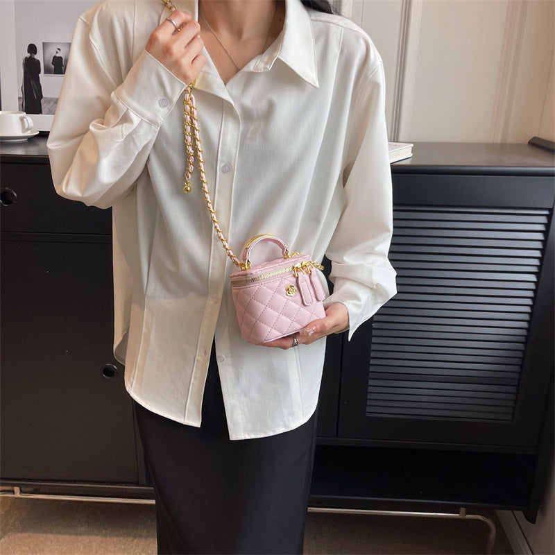 A handbag chain bag