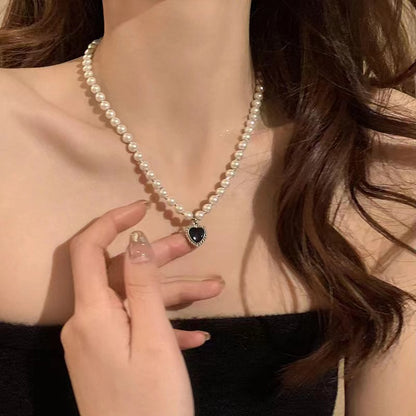 Pearl retro necklace women ins cold wind neck chain light luxury niche design 2023 cd tide sweater chain