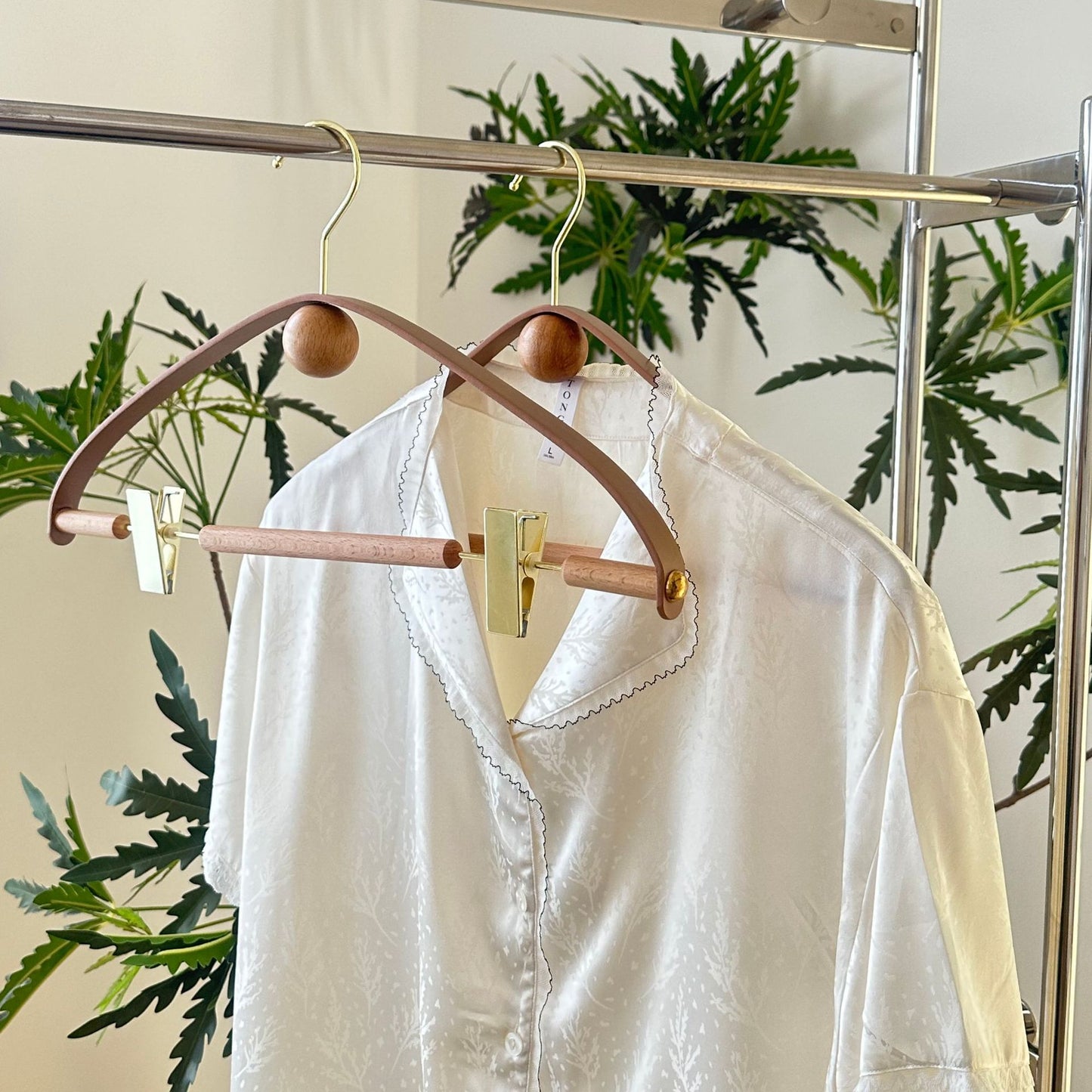 A beech leather hanger pants hanger