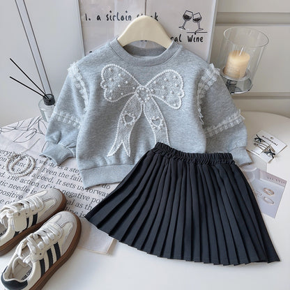 A girls skirt set two-piece set
