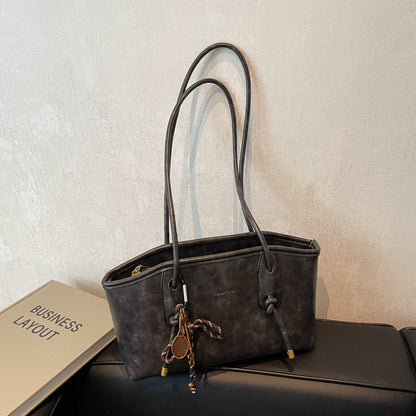 A shoulder bag handbag