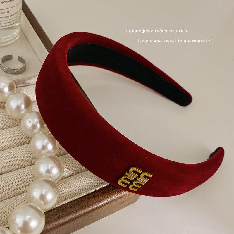 A new autumn and winter red velvet headband retro female Internet celebrity pressure hair wide edge high skull top hair accessories simple temperament headband