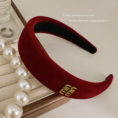 A new autumn and winter red velvet headband retro female Internet celebrity pressure hair wide edge high skull top hair accessories simple temperament headband