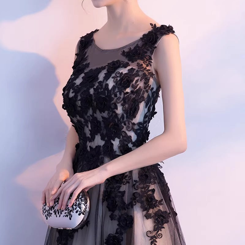 A black burgundy banquet evening dress long dignified elegant party dress