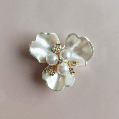 A three-leaf imitation shell petals three pearls flower heart accessories, resin flower plate DIY jewelry accessories wholesale - Mixbatch