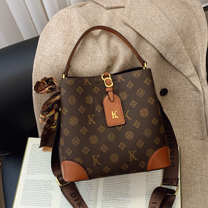 Type A printed large-capacity women's versatile portable shoulder messenger bag