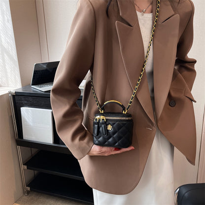 A handbag chain bag