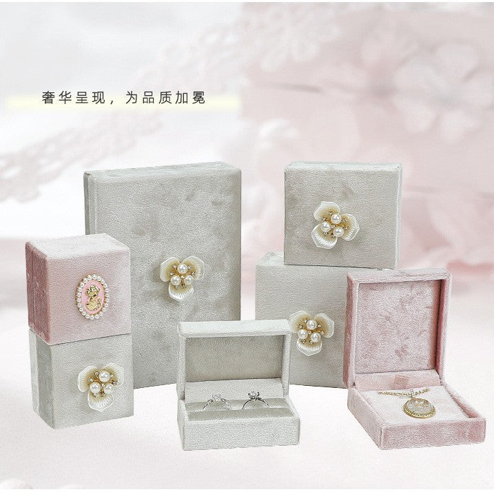 A velvet jewelry box custom LOGO