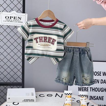 A children's short-sleeved shorts set