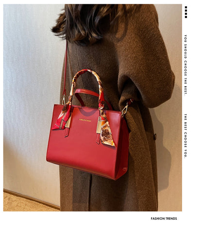 A handbag shoulder bag