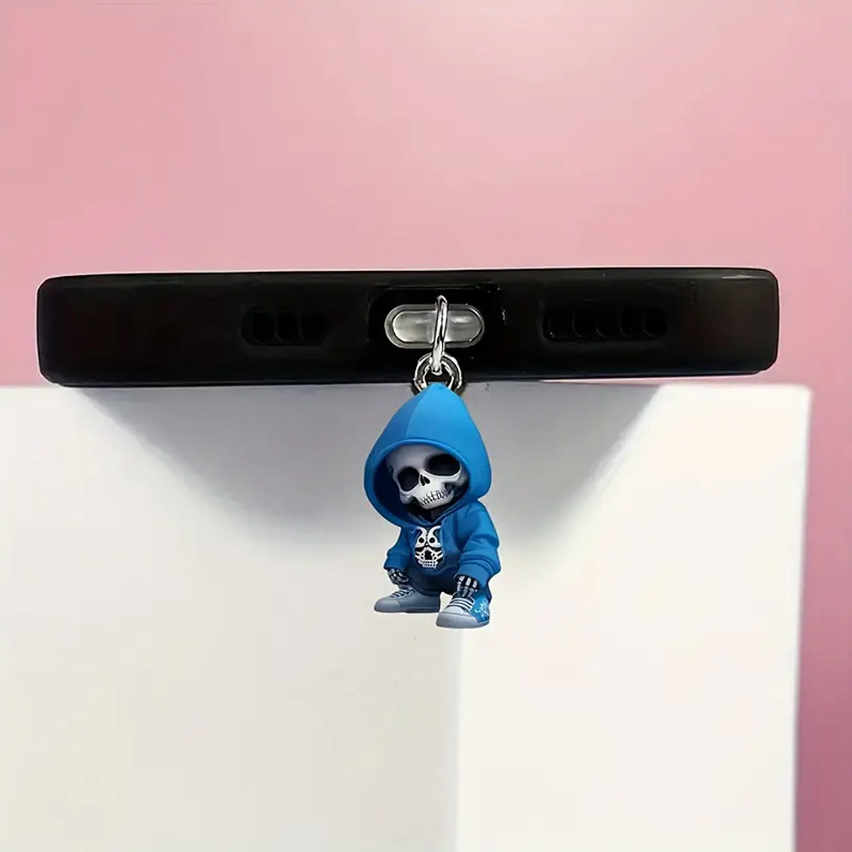 A Sweater Skull Acrylic Pendant Mobile Phone Dust Plug Suitable for Apple Mobile Phone Charging Interface and Type-c Interface