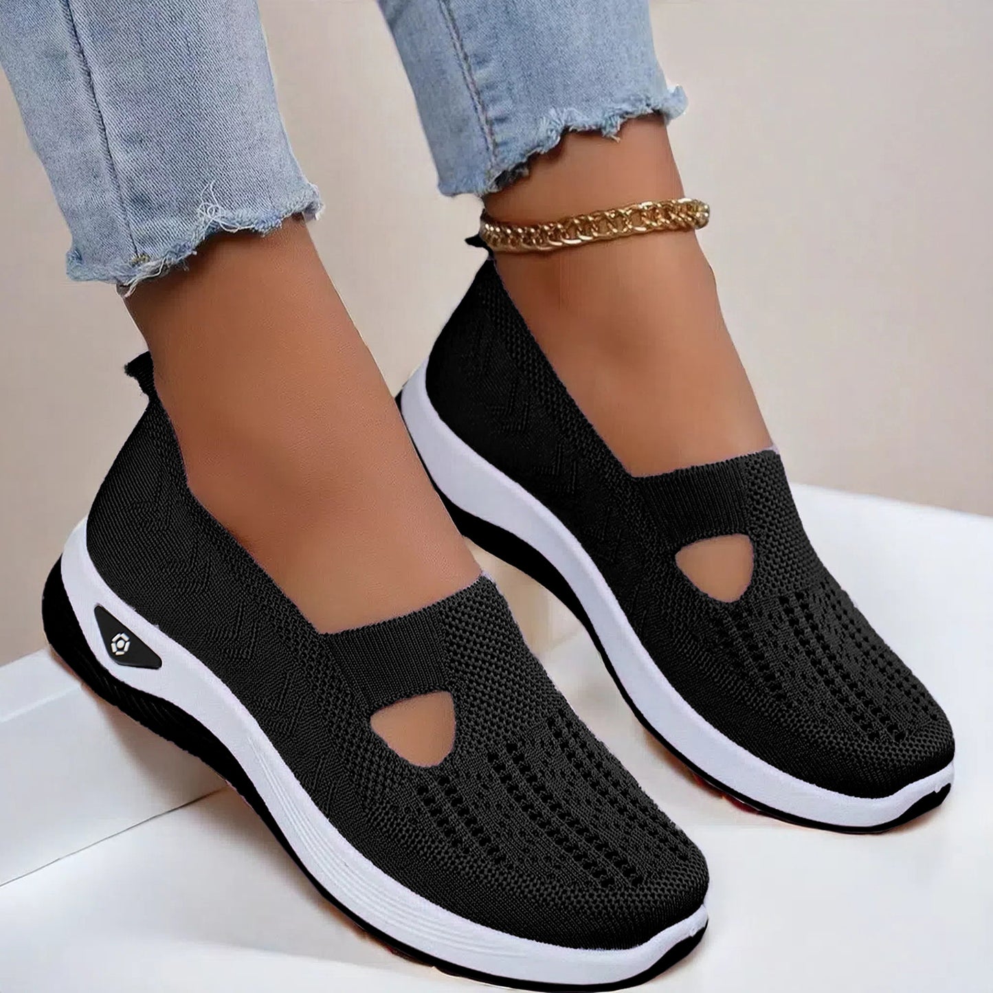 A Breathable shoes for summer