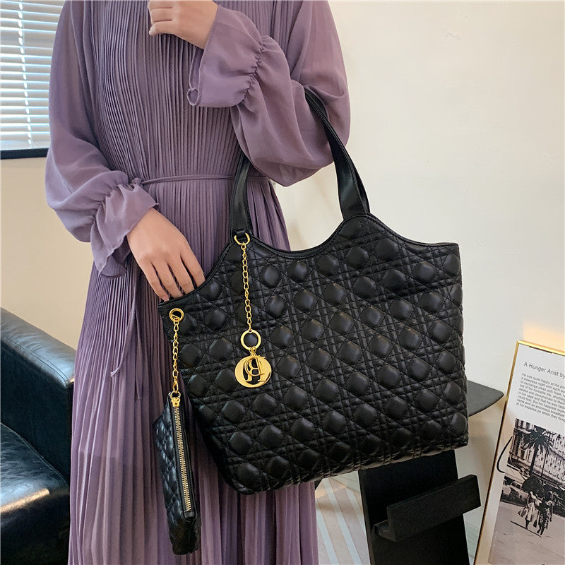 A new spring and summer handbag women's Korean version shoulder tote bag Internet celebrity embroidery thread diamond fashion large capacity Europe and the United States