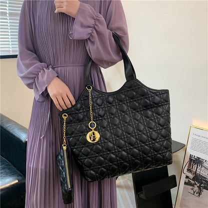 A new spring and summer handbag women's Korean version shoulder tote bag Internet celebrity embroidery thread diamond fashion large capacity Europe and the United States