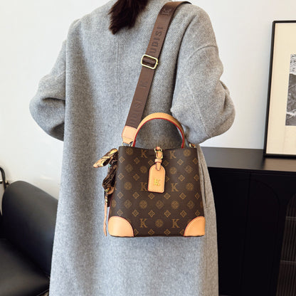 A new printed shoulder oblique span bag trendy fashion versatile handbag bag