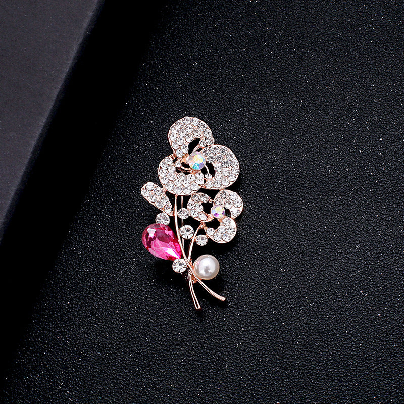 A Korean new fashion high-end brooch women's rhinestone silk scarf buckle anti-light buckle crystal brooch pin pearl jewelry