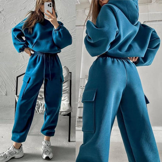 A sports and leisure sweater set