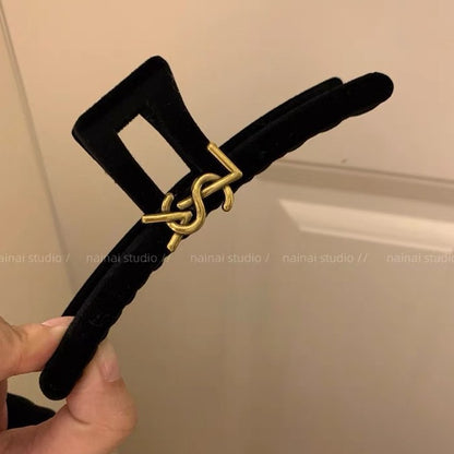A old letter hairpin~ black velvet hair accessories retro French small fragrant wind grab clip shark clip bow headdress
