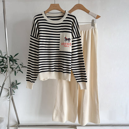 A crew neck knitted two-piece set