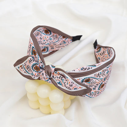 A Korean version of the new product headband fashion calico geometric wide edge headgear hair bundle go out bow hairpin