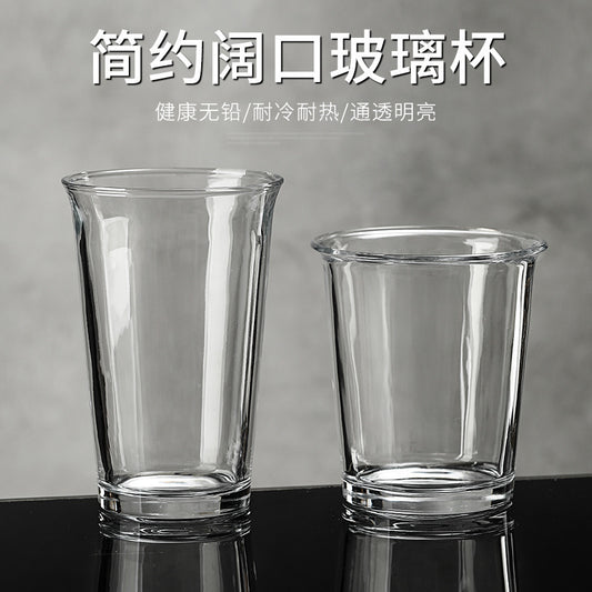 A transparent glass water cup