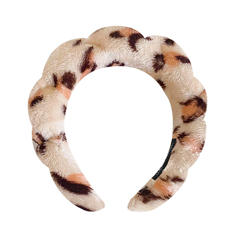 A towel fleece sponge twist headband