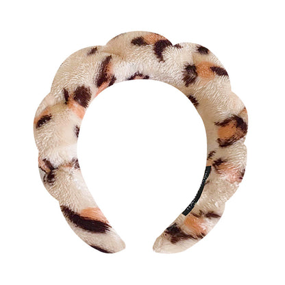 A towel fleece sponge twist headband