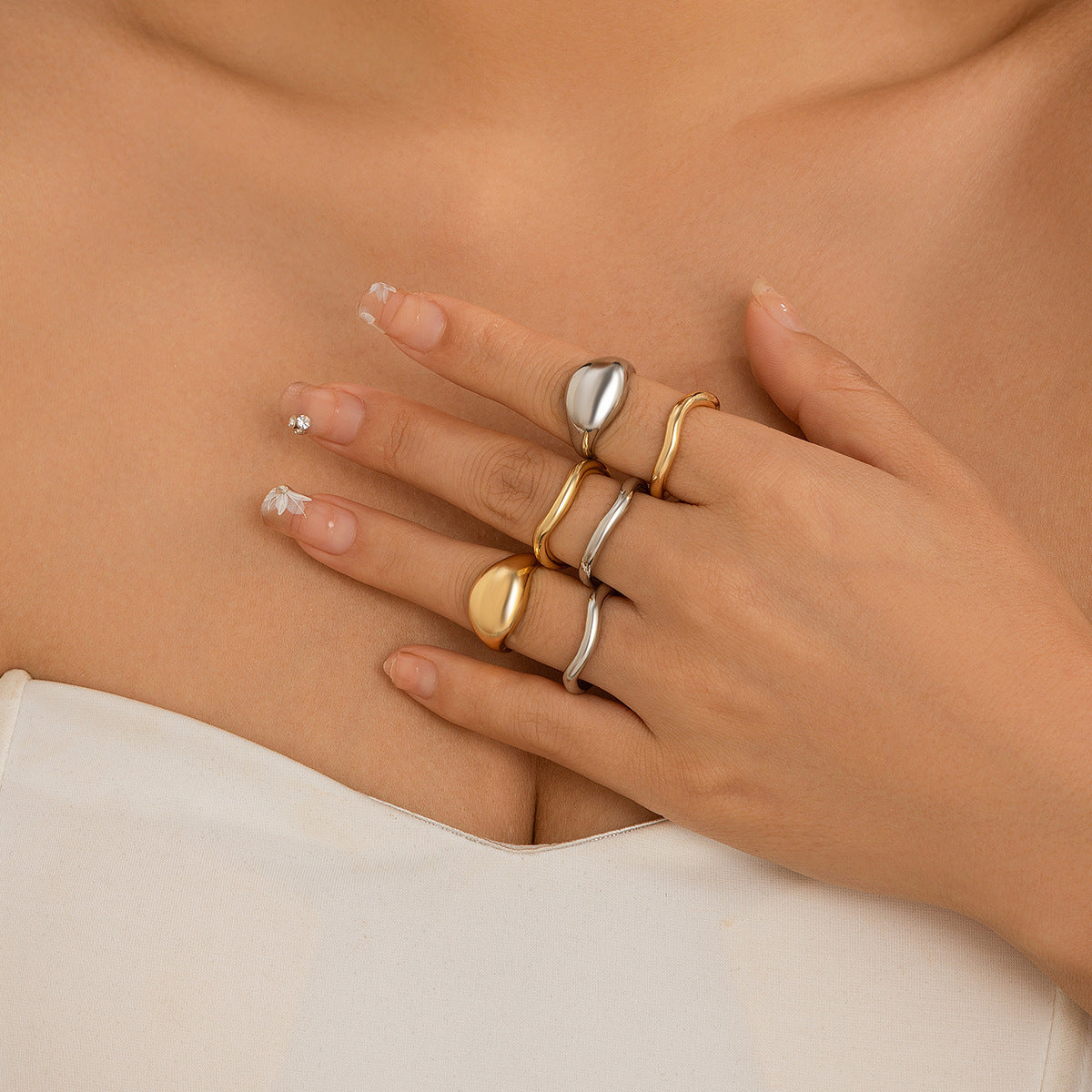 A simple irregular ring jewelry