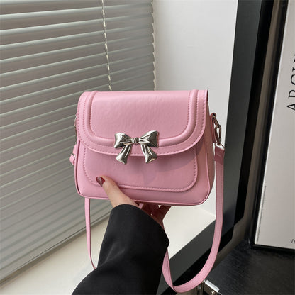 A new popular fashion messenger bag niche design aesthetic trend small square bag