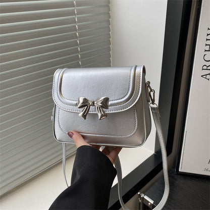 A new popular fashion messenger bag niche design aesthetic trend small square bag