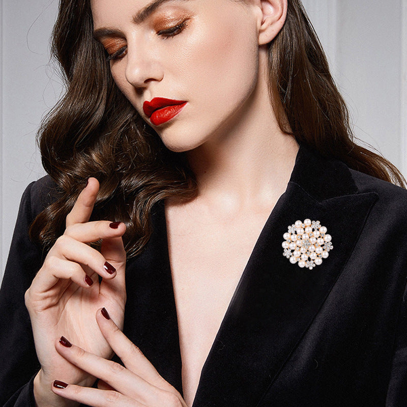 A Korean version of diamond-encrusted pearl flower brooch women's clothing niche pin high-end silk scarf buckle personalized exaggerated corsage - Mixbatch
