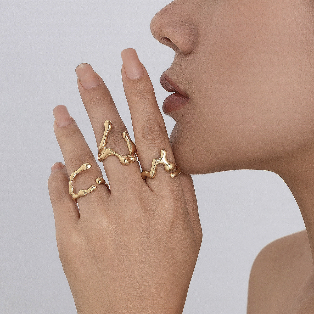 A simple irregular ring jewelry