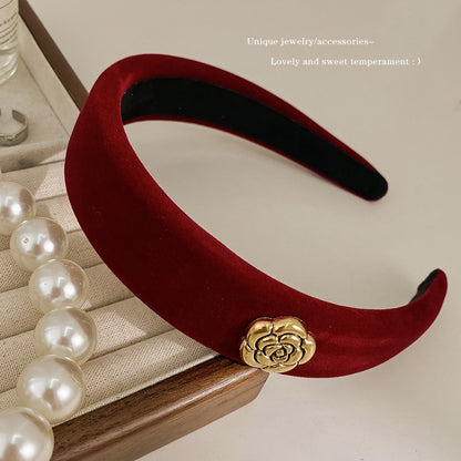 A new autumn and winter red velvet headband retro female Internet celebrity pressure hair wide edge high skull top hair accessories simple temperament headband