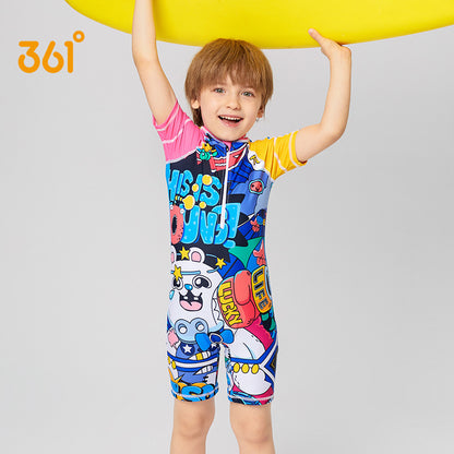 A one-piece flat-angle swimsuit medium and large boys quick-drying swimsuit