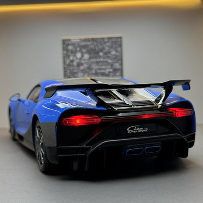 A 1:18 Alloy Metal Car Model Ornament