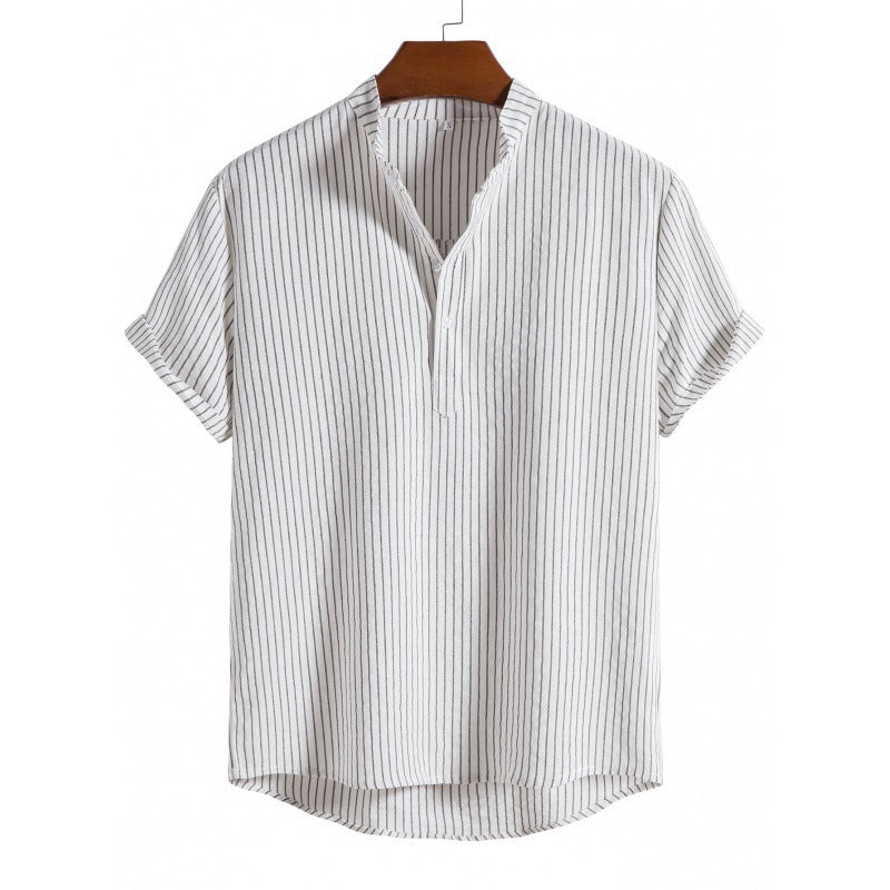 A men's stand-up collar striped short-sleeved shirt