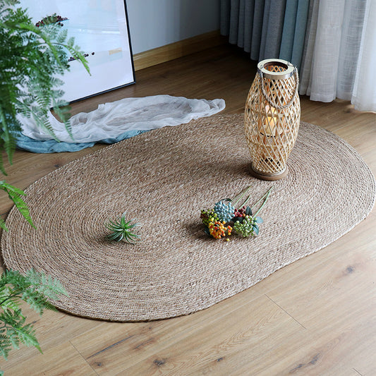 A straw round carpet floor mat
