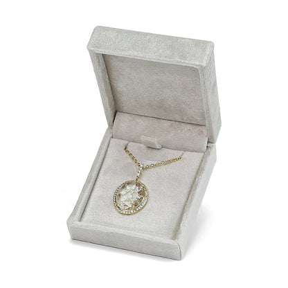 A velvet jewelry box custom LOGO