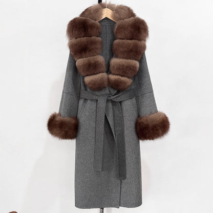 A double-sided wool coat and sweater collar jacket