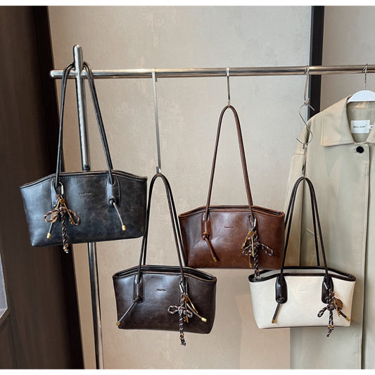 A shoulder bag handbag